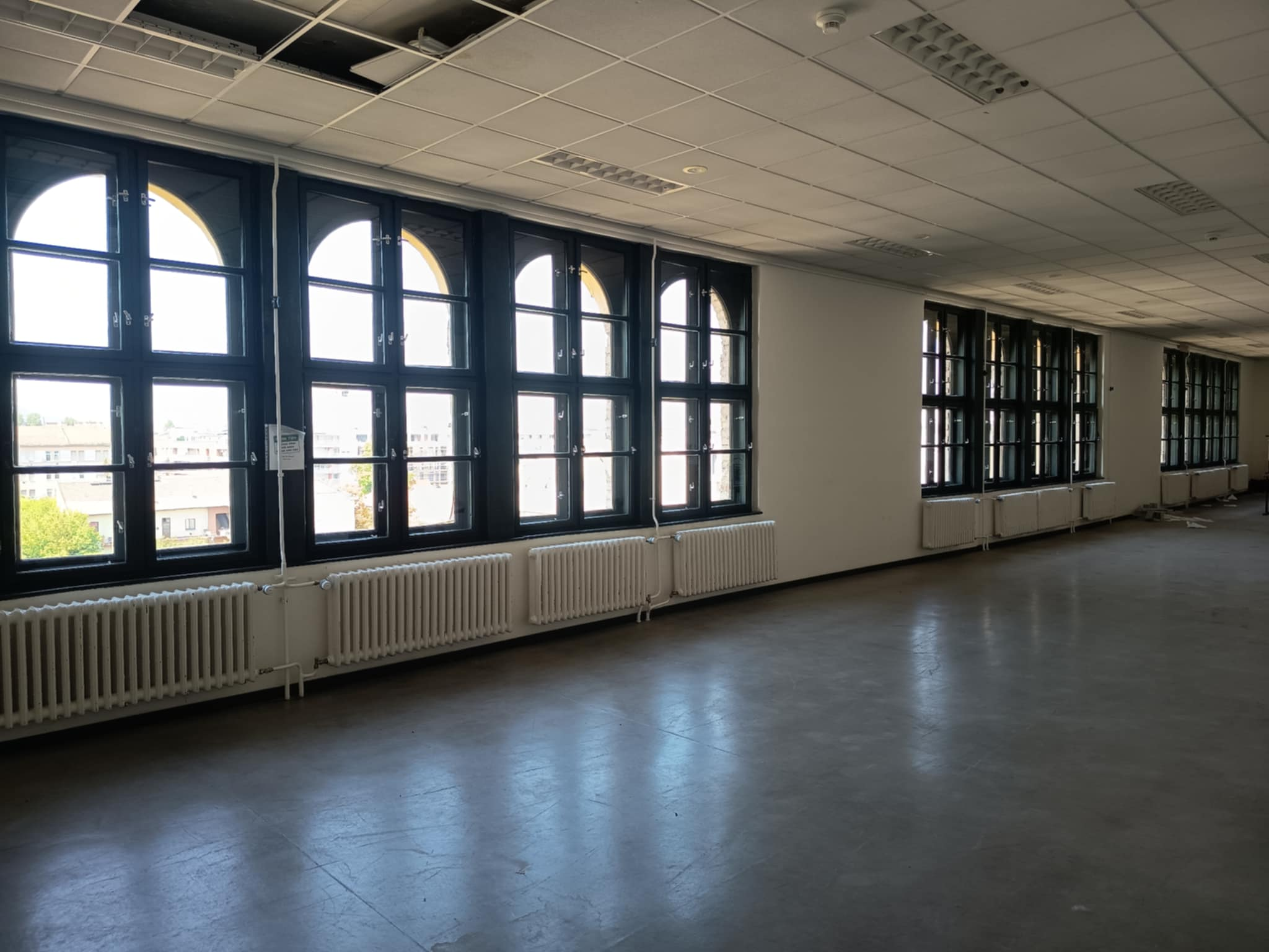 Nagy üvegfelületek és ablakok professzionális tisztítása